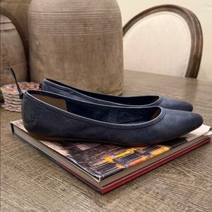 FRYE AND CO. Navy Leather Ballet Flats